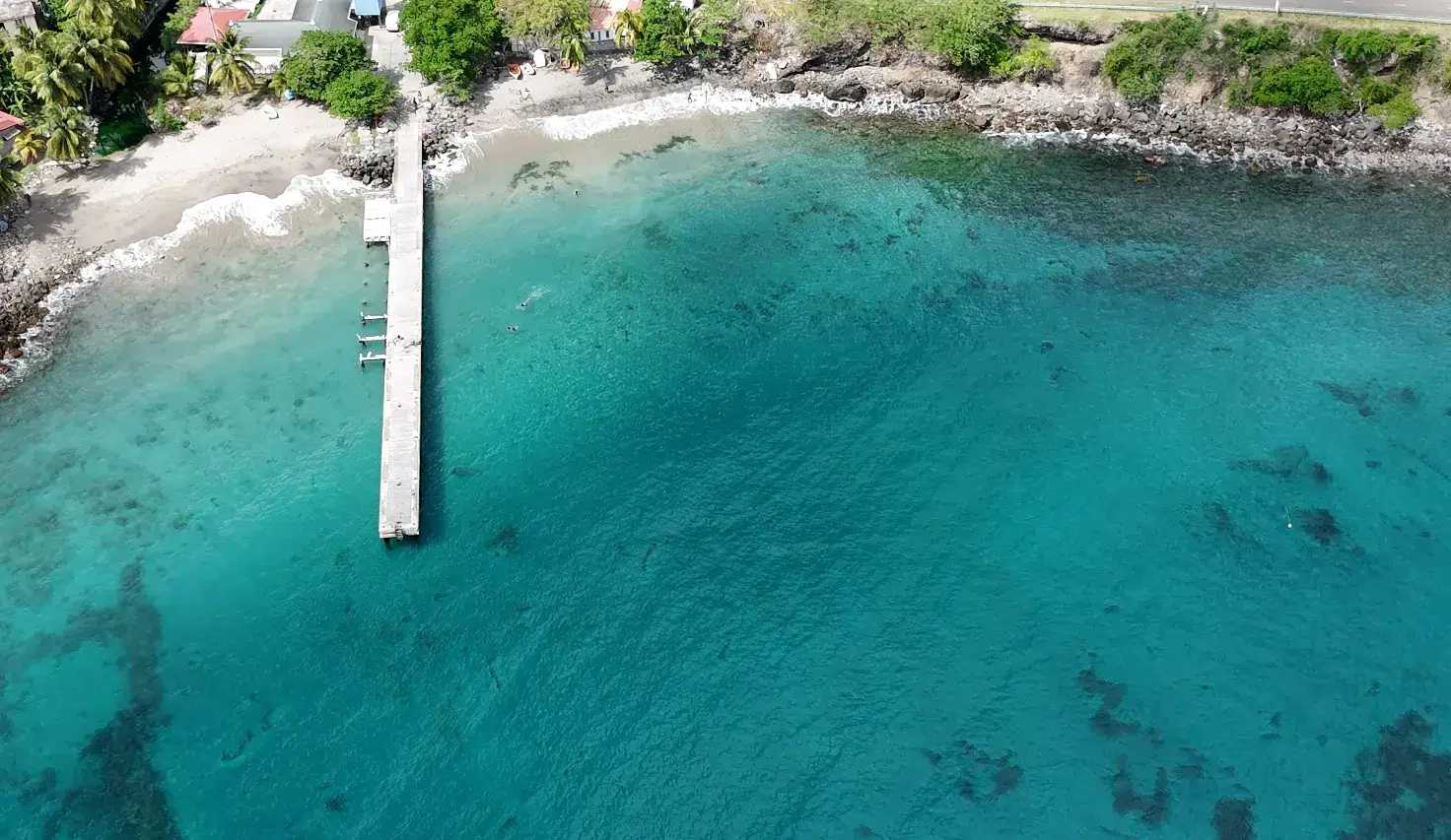 vue sur ponton plage de petite anse d'arlet martinique