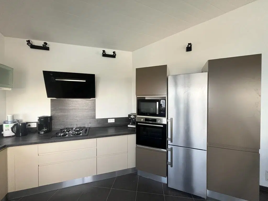 aménagement de la cuisine de la villa marine blue en martinqiue